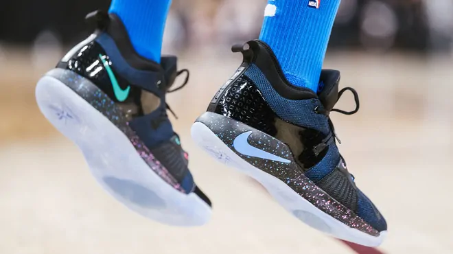 Itt a gamer cipő, a Nike PG-2 PlayStation Colorway