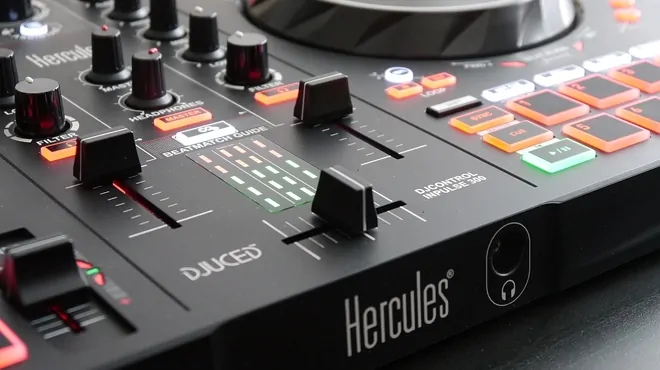 Hercules DJControl Inpulse 300 – A kezdő DJ-k legjobb barátja